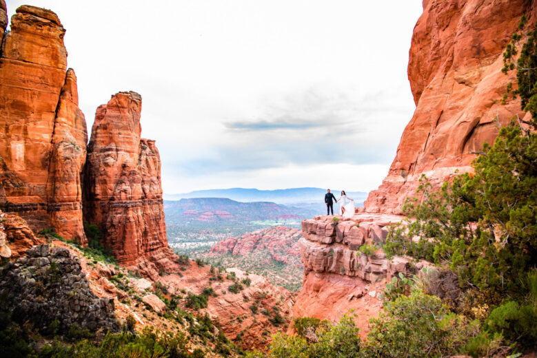 Sedona elopement wedding photographer at Cathedral Rock