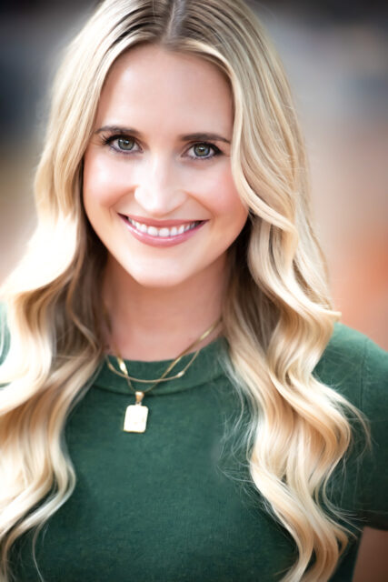 Lisa Garrett Photography headshot and portrait photographer