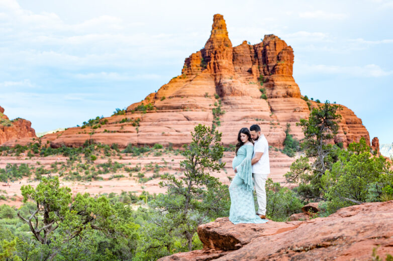 Baby moon photographer in Sedona